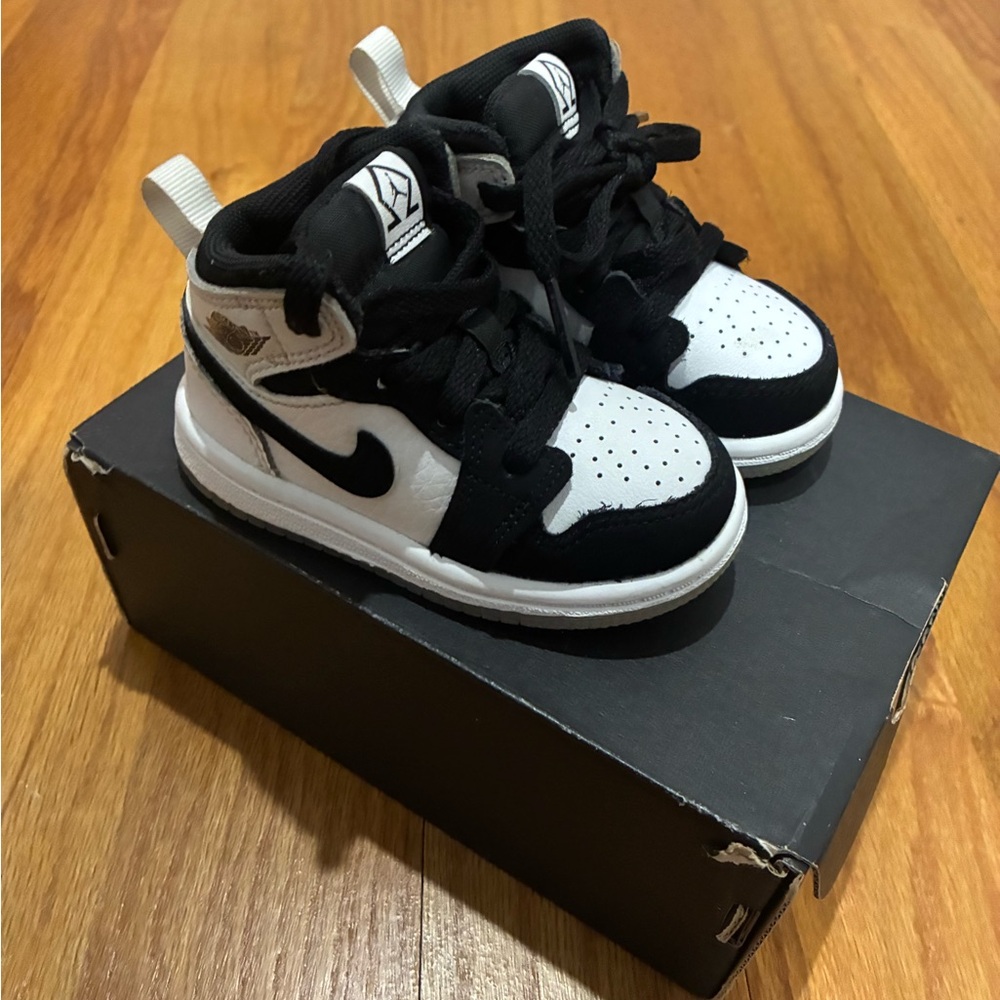 Jordan 1 mid “Diamond “